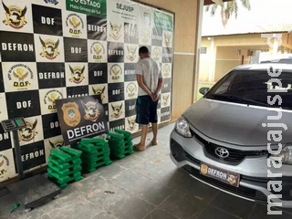 DEFRON prende receptador de carros roubados, recupera automóvel e apreende 54 quilos de maconha em Ponta Porã DEFRON prende receptador de carros roubados, recupera automóvel e apreende 54 quilos de maconha em Ponta Porã