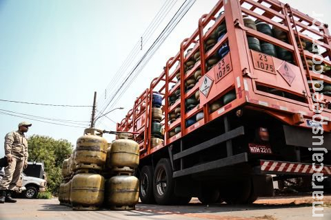 Dentro de botijões de gás: motorista é preso com droga que seria distribuída para traficantes