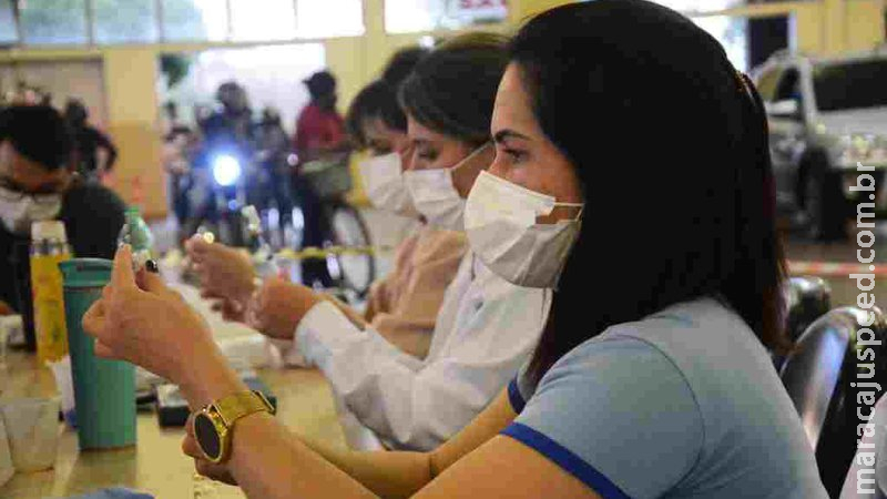 Dourados segue com aplicação de 3ª dose em idosos com 60 anos Dourados segue com aplicação de 3ª dose em idosos com 60 anos