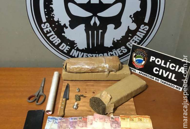 Dupla é presa em flagrante com drogas e dinheiro Dupla é presa em flagrante com drogas e dinheiro