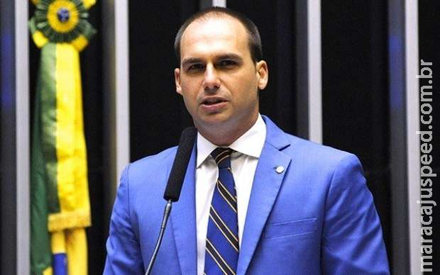 Eduardo Bolsonaro quer apresentar projeto para controlar jornalistas com câmeras escondidas