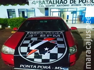 Em Ponta Porã, homem tenta fugir da polícia e é preso com carro roubado Em Ponta Porã, homem tenta fugir da polícia e é preso com carro roubado