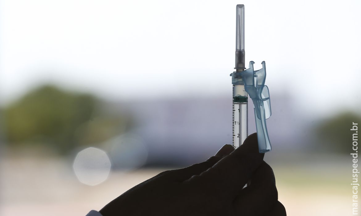 Falta de AstraZeneca leva São Paulo a usar Pfizer para segunda dose