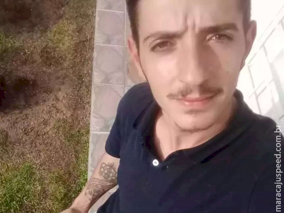 Família procura por jovem que desapareceu após "ameaça de morte" Família procura por jovem que desapareceu após "ameaça de morte"