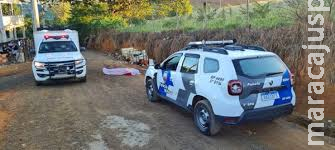 Homem é assassinado a tiros na frente de condomínio Homem é assassinado a tiros na frente de condomínio