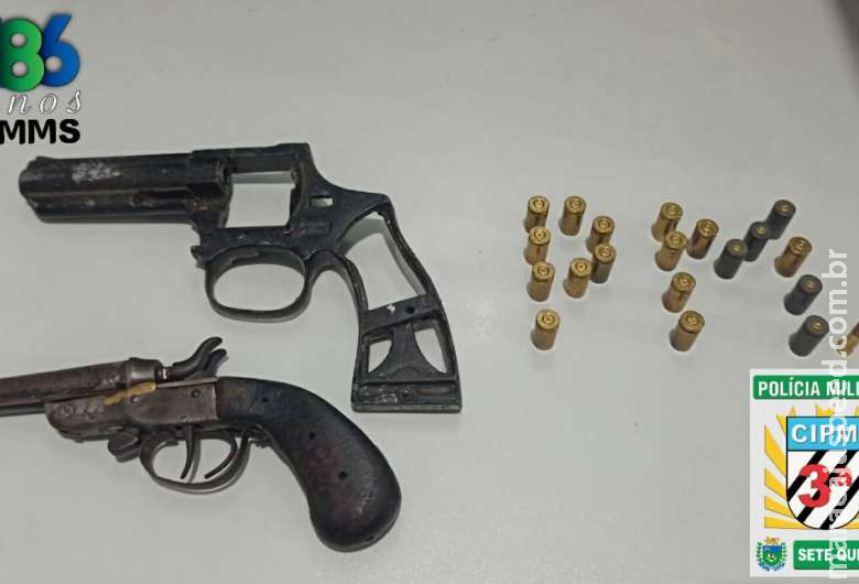 Homem é preso após efetuar tiros de pistola para intimidar ex da namorada Homem é preso após efetuar tiros de pistola para intimidar ex da namorada