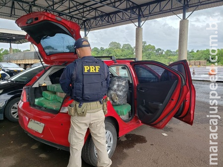 Homem é preso pela PRF após abandonar veículo com maconha e tentar fugir em Sidrolândia Homem é preso pela PRF após abandonar veículo com maconha e tentar fugir em Sidrolândia
