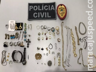 Idosa confessa furto de R$ 300 mil em joias da patroa após ostentar peças nas redes sociais Idosa confessa furto de R$ 300 mil em joias da patroa após ostentar peças nas redes sociais