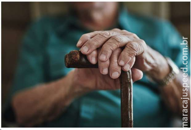 Idoso de 62 anos agride esposa de 27 e justifica que flagrou traição dentro de casa Idoso de 62 anos agride esposa de 27 e justifica que flagrou traição dentro de casa