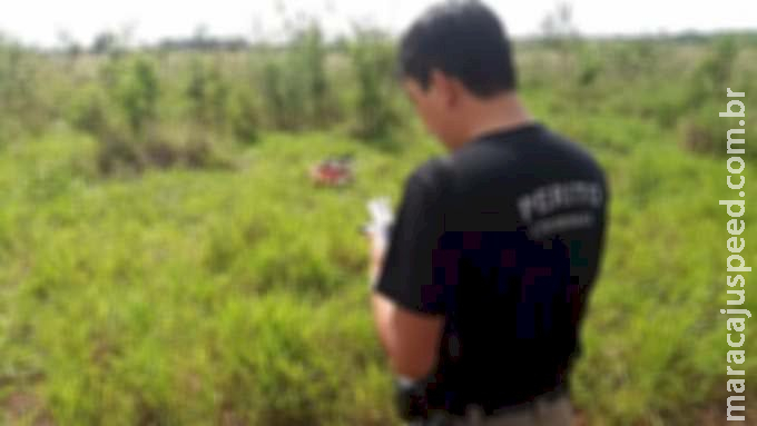 Idoso enroscou perna em cerca e morreu após bater cabeça em pedra e ficar exposto ao sol Idoso enroscou perna em cerca e morreu após bater cabeça em pedra e ficar exposto ao sol