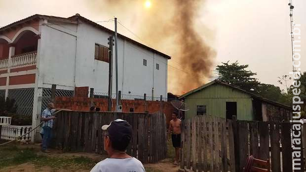 Incêndio provocado por curto-circuito destrói casa em Porto Murtinho Incêndio provocado por curto-circuito destrói casa em Porto Murtinho