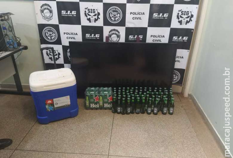 Jovens furtam TV e 88 garrafas de cerveja e acabam presos Jovens furtam TV e 88 garrafas de cerveja e acabam presos