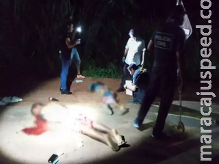 Jovens são executados com cerca de 15 tiros de pistola Jovens são executados com cerca de 15 tiros de pistola