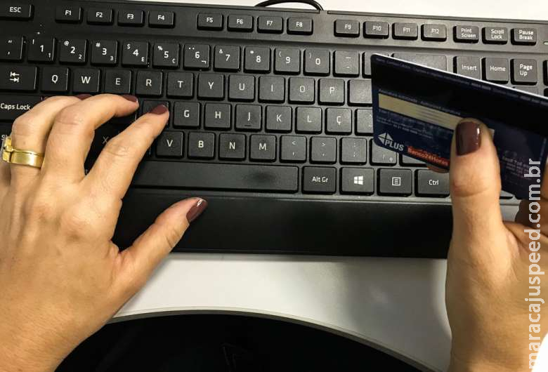Juros para famílias e empresas sobem em agosto, diz BC Juros para famílias e empresas sobem em agosto, diz BC