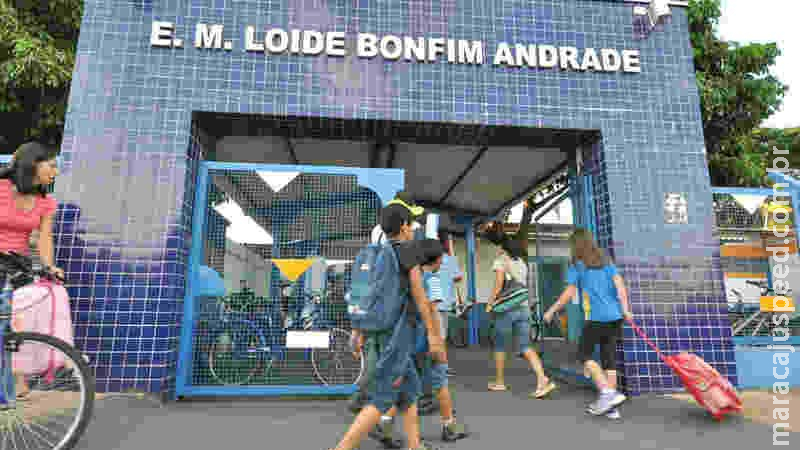 Lei garante assistentes sociais e psicólogos nas escolas municipais Lei garante assistentes sociais e psicólogos nas escolas municipais