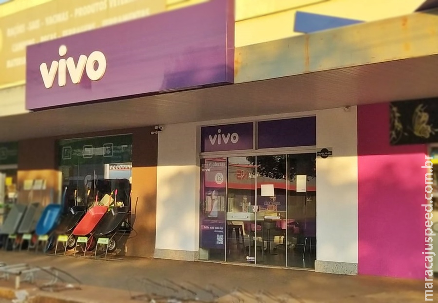 Loja da Vivo é assaltada e mulher mantida como refém em Sidrolândia Loja da Vivo é assaltada e mulher mantida como refém em Sidrolândia