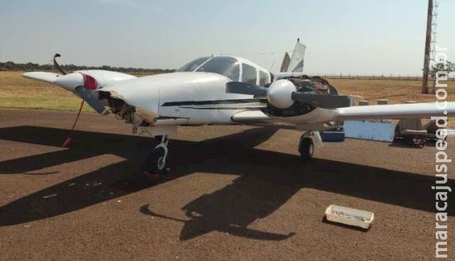 Mecânicos são presos enquanto retiravam peças de avião danificado em pouso Mecânicos são presos enquanto retiravam peças de avião danificado em pouso