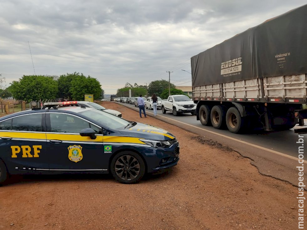 Mesmo com áudio de Bolsonaro pedindo abertura de estradas, caminhoneiros continuam protestos; PRF pediu liminar judicial 