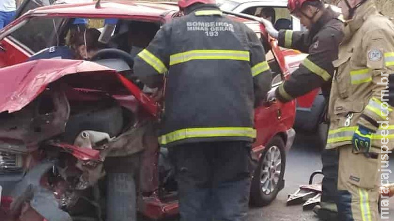 MG: Engavetamento em rodovia deixa vítima em estado grave MG: Engavetamento em rodovia deixa vítima em estado grave