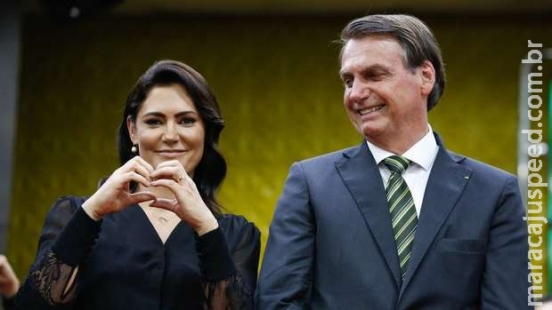 Michelle defende Bolsonaro após acusações: "Ele é um príncipe"