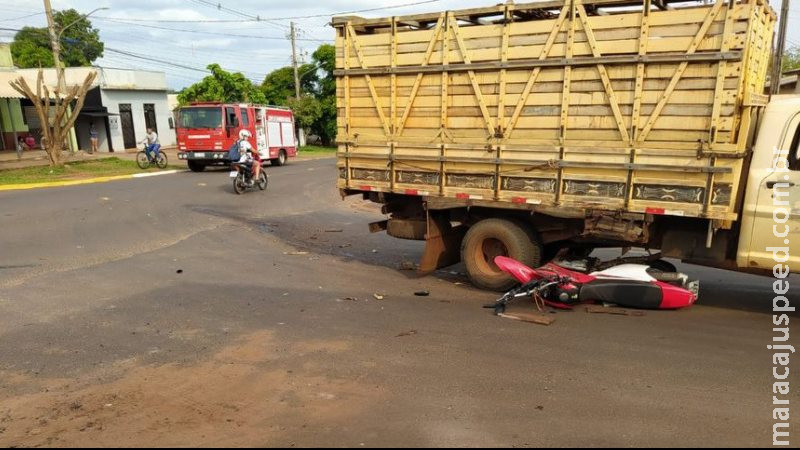 Militar do Exército é socorrido em estado grave após ser atropelado por caminhão Militar do Exército é socorrido em estado grave após ser atropelado por caminhão