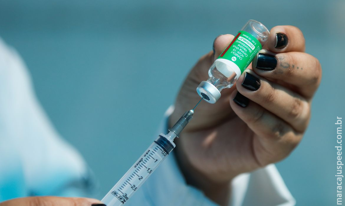Ministro anuncia dose de reforço para profissionais de saúde Ministro anuncia dose de reforço para profissionais de saúde