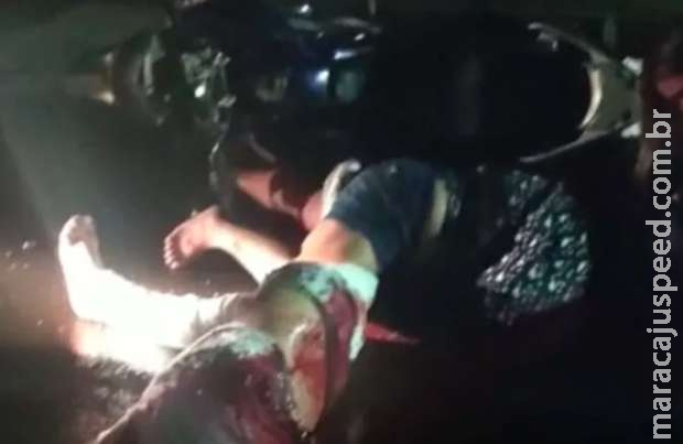 Motociclista bate moto em carreta estacionada e morre em Ponta Porã Motociclista bate moto em carreta estacionada e morre em Ponta Porã