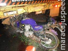 Motociclista de 34 anos morre após colidir em caminhão estacionado Motociclista de 34 anos morre após colidir em caminhão estacionado