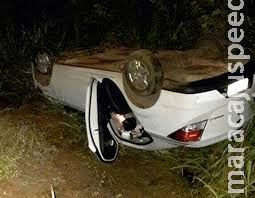 Motorista capota carro e passageiro morre com cabeça esmagada