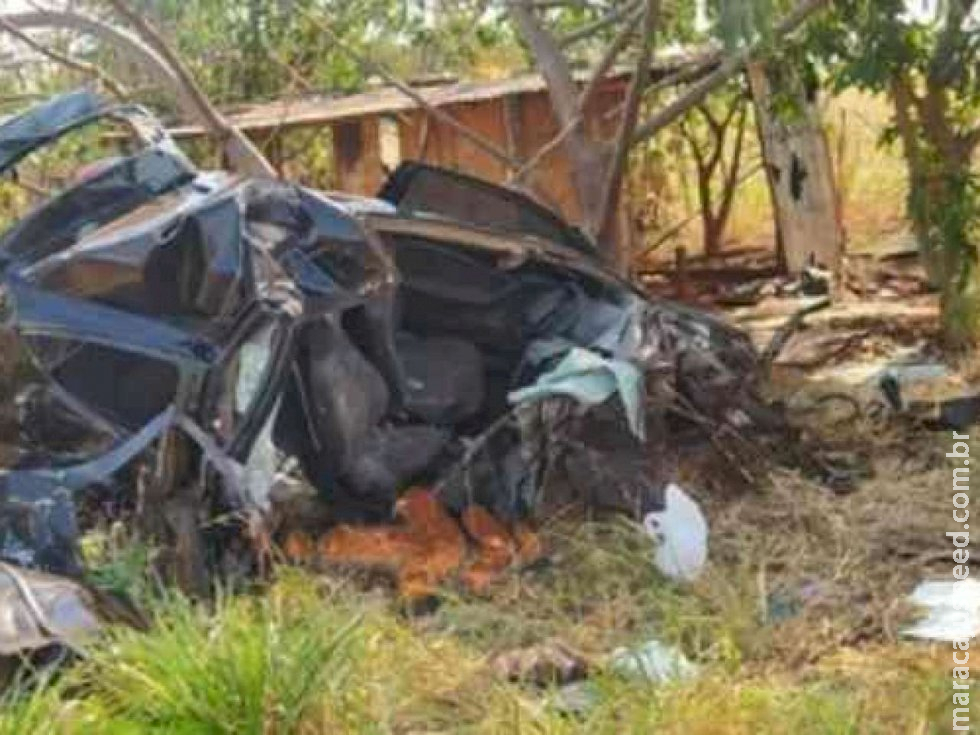 Motorista fica em estado grave após colidir carro em árvore na MS-162 Motorista fica em estado grave após colidir carro em árvore na MS-162