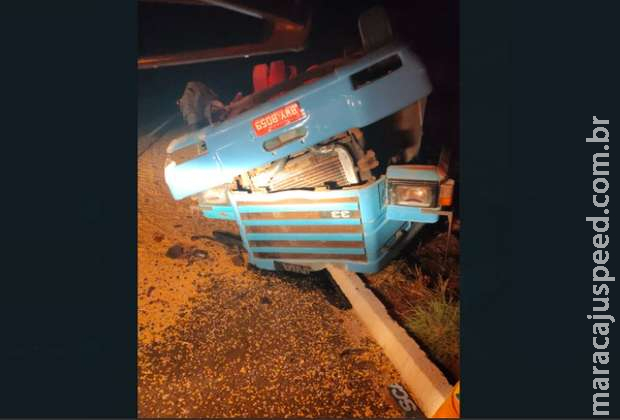 Motorista morre esmagado por caminhão e corpo fica horas à espera de perícia em Camapuã Motorista morre esmagado por caminhão e corpo fica horas à espera de perícia em Camapuã