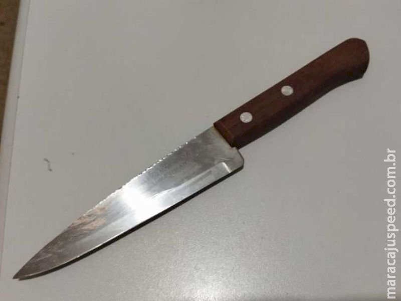 Mulher é agredida em discussão e desfere golpe de faca no órgão genital do companheiro em Dourados Mulher é agredida em discussão e desfere golpe de faca no órgão genital do companheiro em Dourados