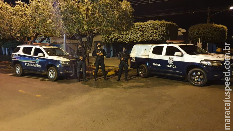 Mulher é presa por desobediência e perturbação do sossego em praça Mulher é presa por desobediência e perturbação do sossego em praça