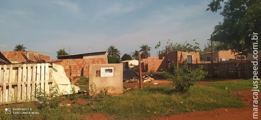 Mulher mantida em cárcere privado por marido é resgatada pela PM em Sidrolândia Mulher mantida em cárcere privado por marido é resgatada pela PM em Sidrolândia