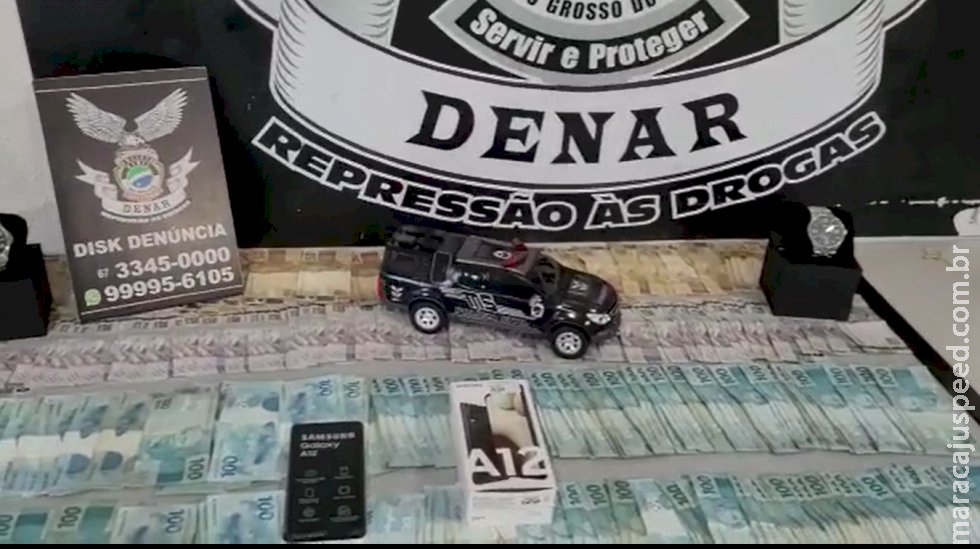 Mulher vai fazer oração em casa de deputado federal e furta R$ 330 mil Mulher vai fazer oração em casa de deputado federal e furta R$ 330 mil