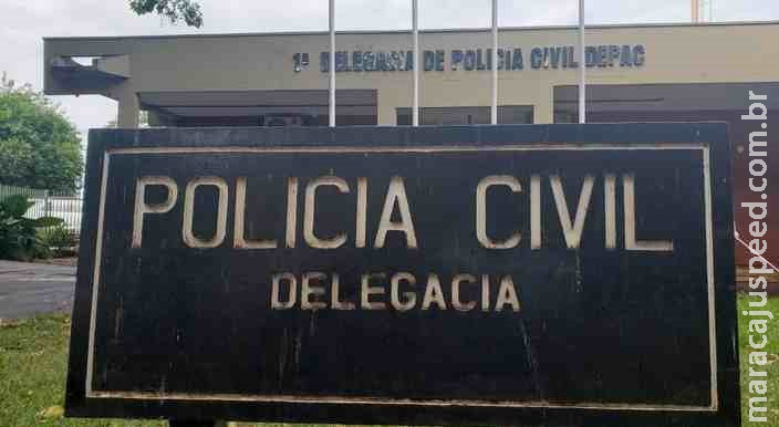 Neto tenta agredir avô, mas leva paulada na cabeça Neto tenta agredir avô, mas leva paulada na cabeça