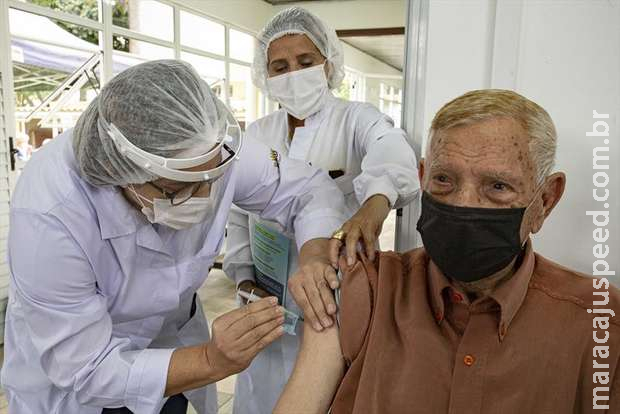 OMS quer que 3ª dose de vacina seja aplicada só em grupos de risco OMS quer que 3ª dose de vacina seja aplicada só em grupos de risco