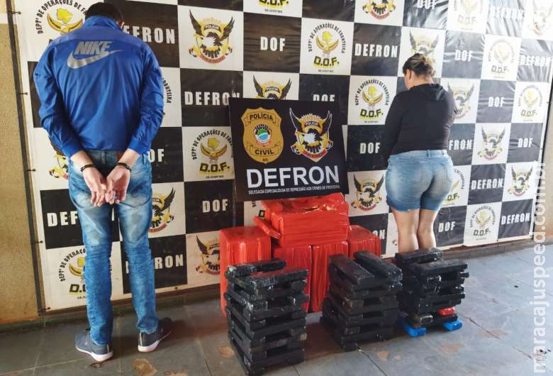 "Patroa do tráfico" é presa logo após pegar encomenda de maconha na fronteira "Patroa do tráfico" é presa logo após pegar encomenda de maconha na fronteira