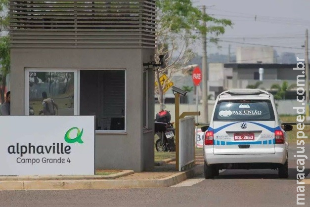 Pedreiro morre ao cair de altura de 7 metros dentro de condomínio de luxo Pedreiro morre ao cair de altura de 7 metros dentro de condomínio de luxo