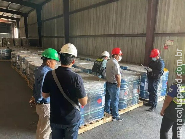 Polícia apreende 33 mil litros de produto químico usado para refinar cocaína Polícia apreende 33 mil litros de produto químico usado para refinar cocaína