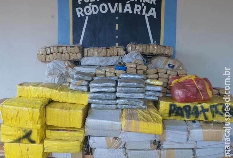 Polícia apreende quase uma tonelada de maconha em veículo abandonado