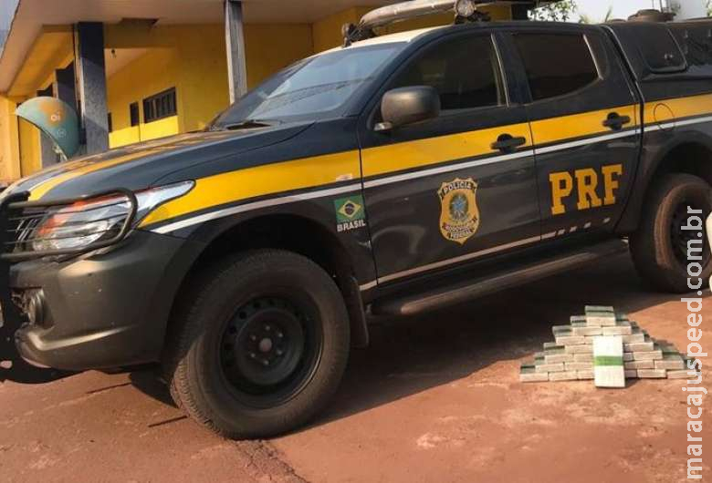 Polícia prende casal que traficava cocaína com criança de 5 anos a bordo de veículo Polícia prende casal que traficava cocaína com criança de 5 anos a bordo de veículo