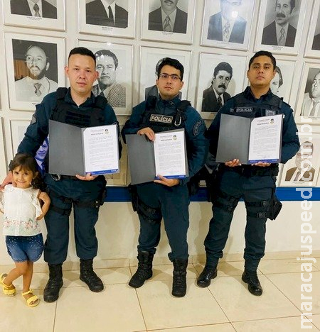 Policiais são agraciados com moção após salvamento de bebê na Vila Vargas Policiais são agraciados com moção após salvamento de bebê na Vila Vargas