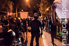 Policial é condenado por assassinato de adolescente em baile funk