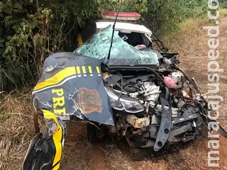Policial é socorrido em estado grave após acidente que destruiu viatura da PRF Policial é socorrido em estado grave após acidente que destruiu viatura da PRF