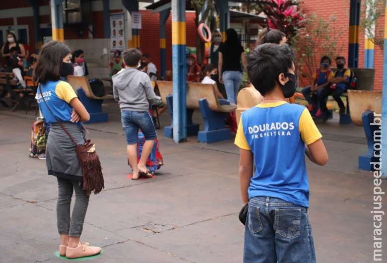 Prefeitura licitará compra de 150 mil camisetas de uniforme escolar Prefeitura licitará compra de 150 mil camisetas de uniforme escolar