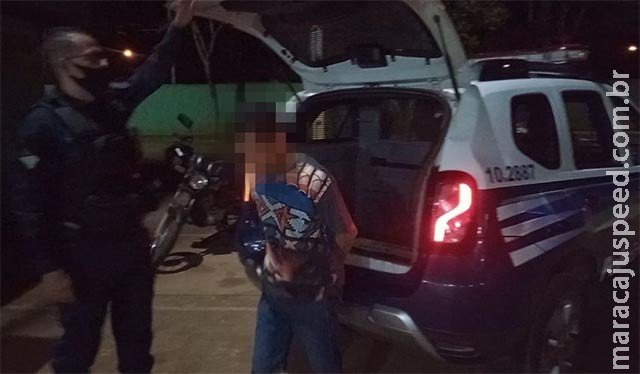 Rapaz é preso após agarrar e passar as mãos nas partes íntimas de vizinha Rapaz é preso após agarrar e passar as mãos nas partes íntimas de vizinha