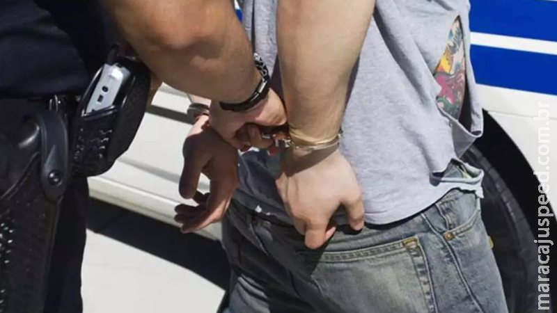 Rapaz é preso por estupro de vulnerável após ser encontrado na cama com jovem de 13 anos em MS Rapaz é preso por estupro de vulnerável após ser encontrado na cama com jovem de 13 anos em MS