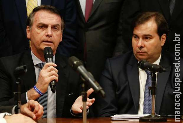 Rodrigo Maia diz que Bolsonaro é gay