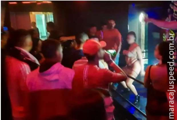 Striper e aglomeração em boate sem janelas chama atenção pelos riscos de covid-19